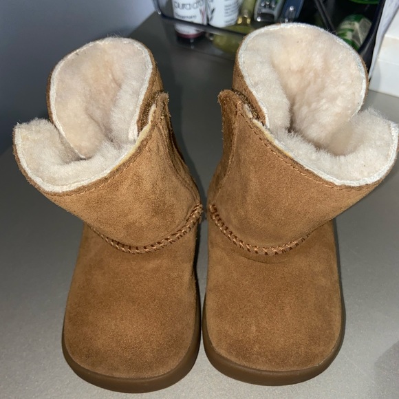 UGG
Unisex Keelan Suede & Shearling Booties - Baby - Picture 2 of 4
